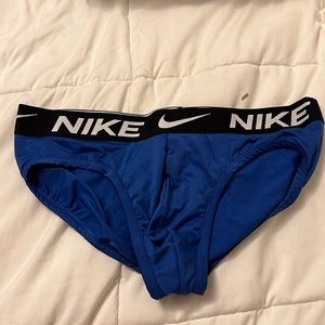 Nike dri-fit microfiber hip briefs excellent condition large